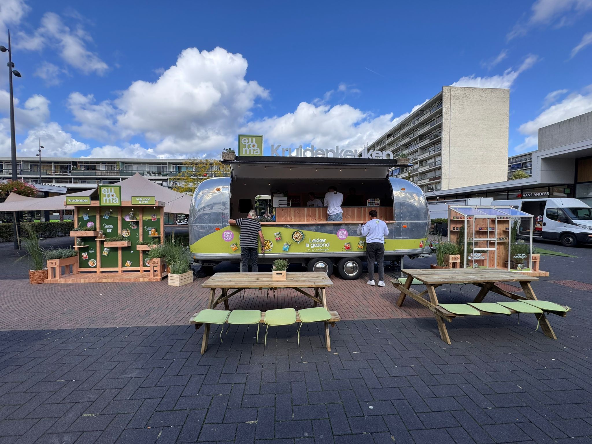 Brand Activation: projectfoto 4 door Morrisons